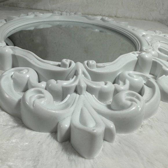 White Oval Vintage Wall Mirror 11.5 x 15 Inch - Picture 5 of 8